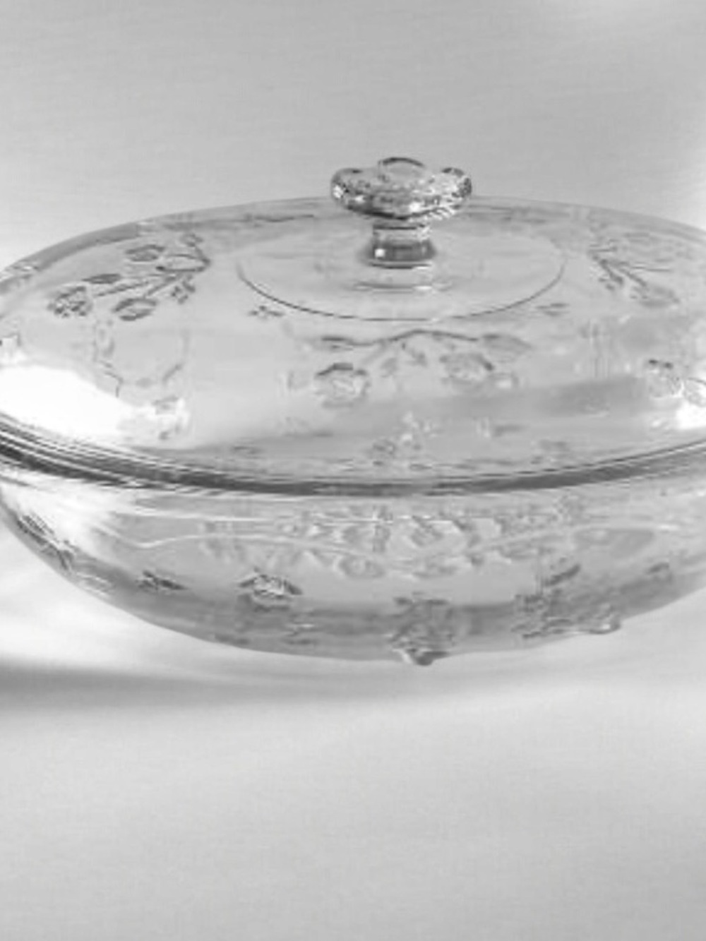 Anchor Hocking Vintage Clear Pressed Glass Covered 2 Qt Serving Bowl